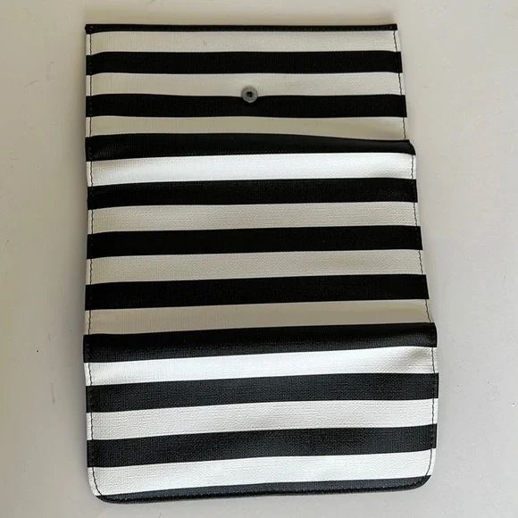 KUT from the Kloth Stripe Wallet - Picture 4 of 8